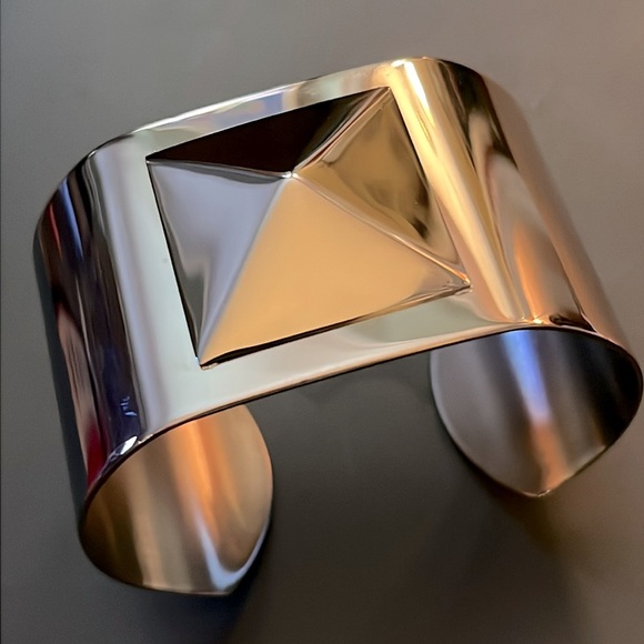 Stainless steel pyramid cuff - Picture 4 of 14